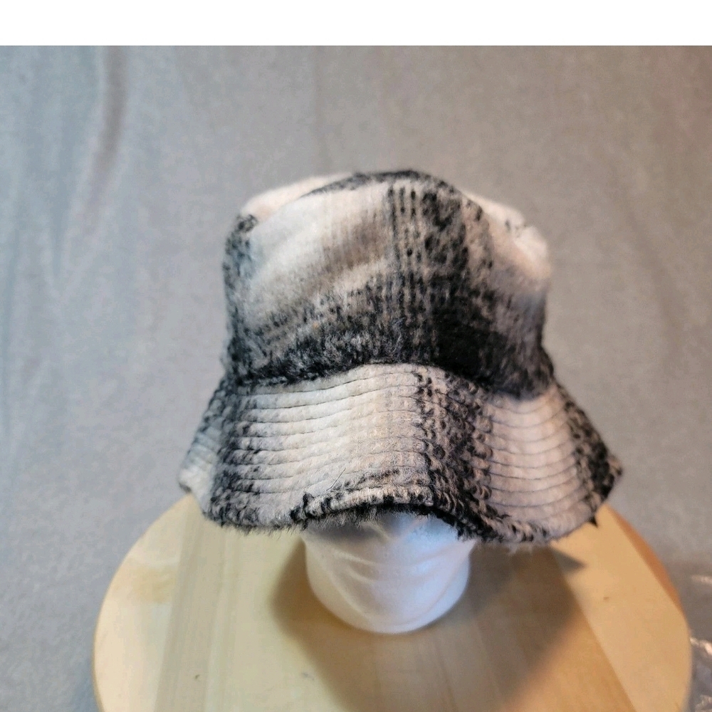 David and Young Black and White Bucket Hat